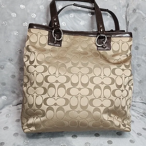 Coach 2012 Penelope Signature Tote bag. - Picture 2 of 5